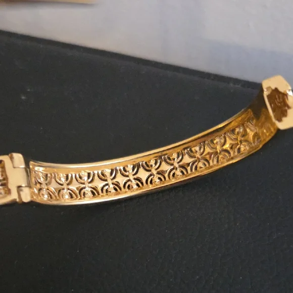 Elegant Gold Bangle Bracelet - Picture 5 of 6